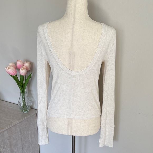 *NWT* Aerie Offline - Cream Long Sleeve Ribbed Back Scoop Neck Tee - Picture 3 of 6